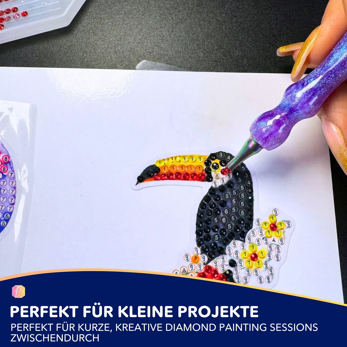 Diamond Painting Sticker Motiv bunter Tukan mit Glitzersteinen, individuell gestaltbar für kreative Bastelprojekte.