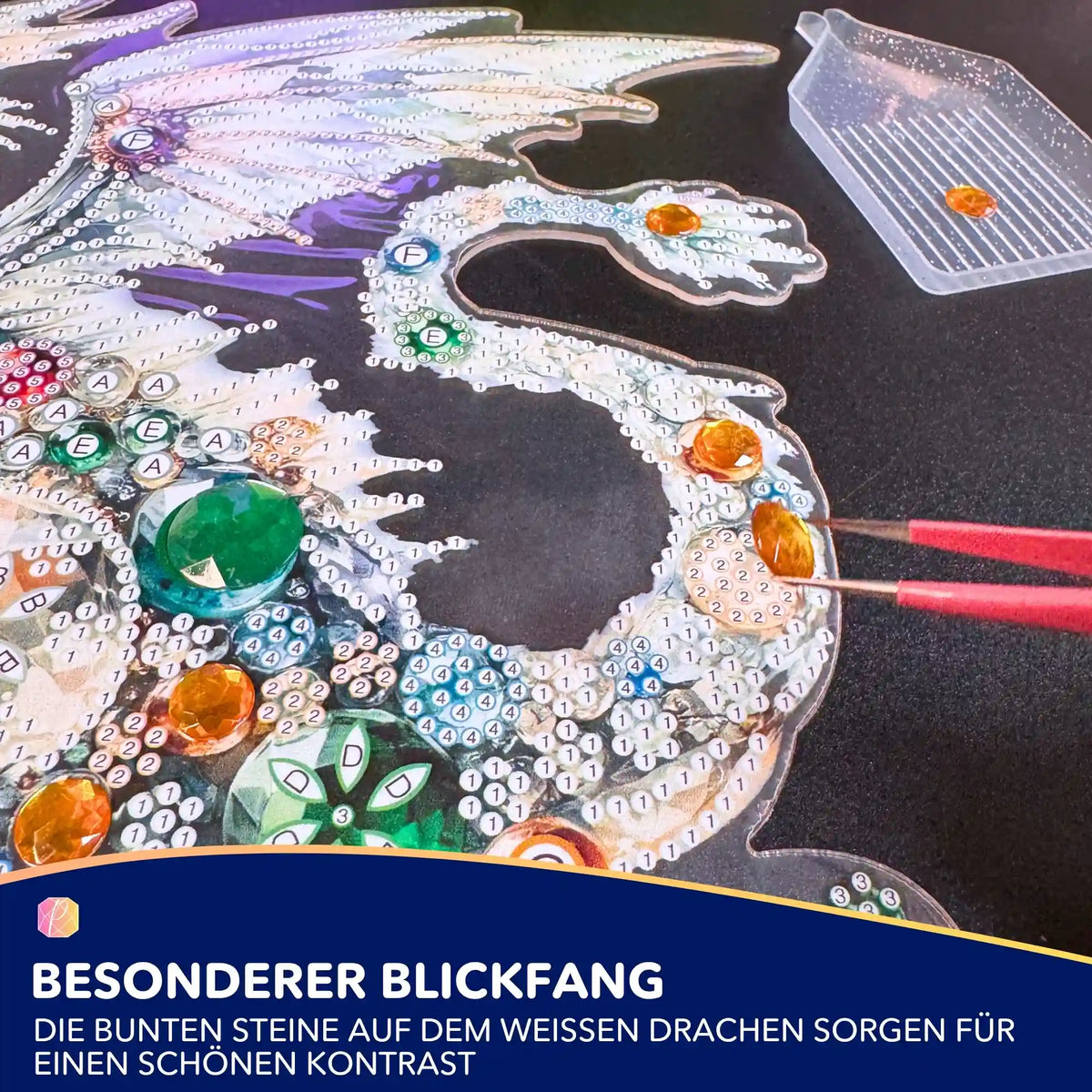 Diamond Painting Aufsteller Weißer Drache mit bunten Glitzersteinen und Pinzette als DIY-Bastelprojekt