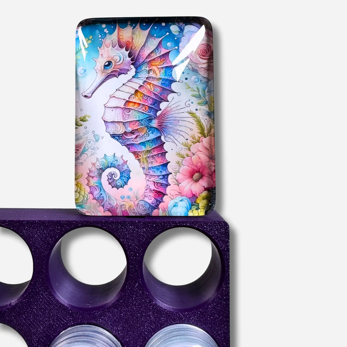 Violette 3D-gedruckte Halterung für Diamond Painting Coverminder mit Seepferdchen-Motiv