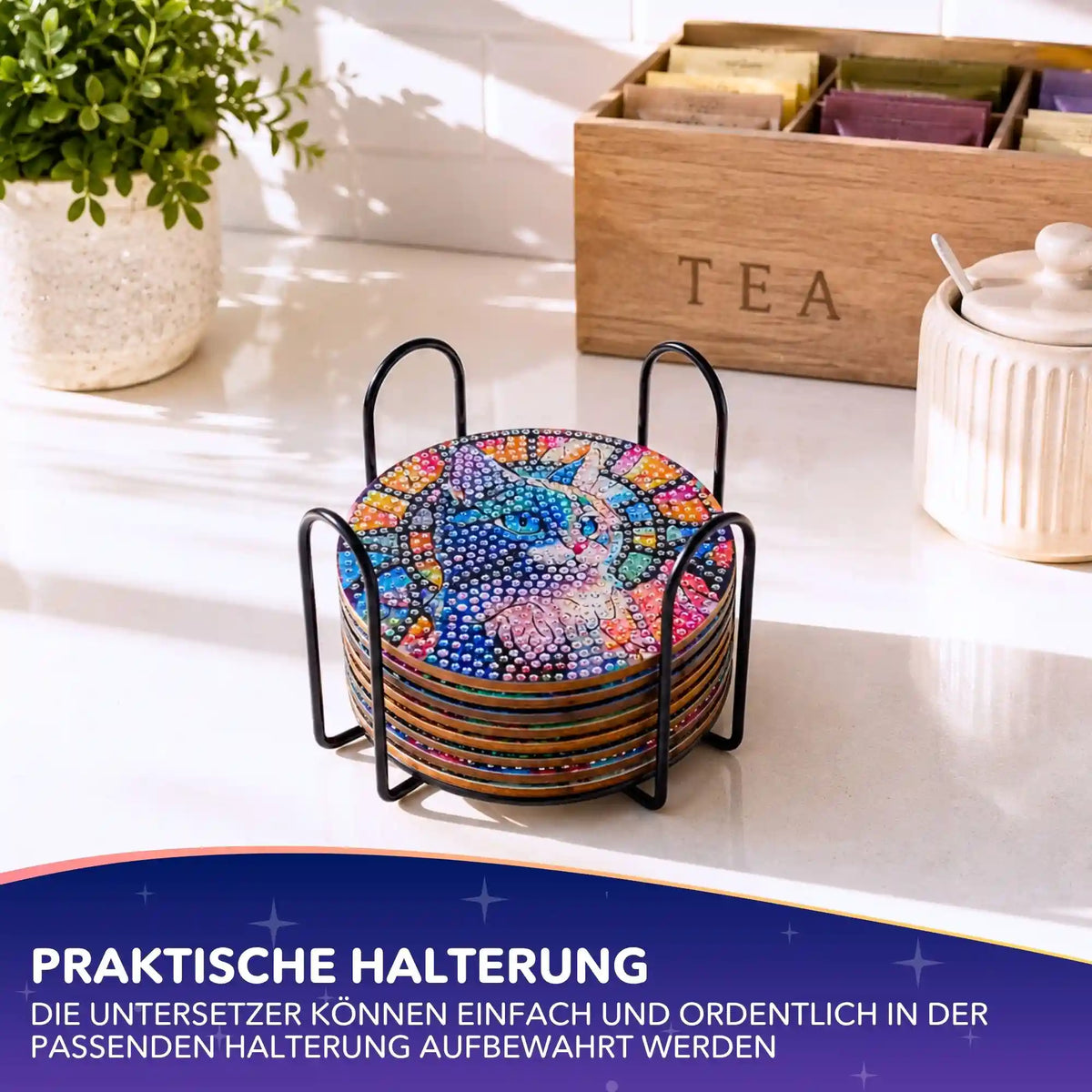 Diamond Painting Untersetzer Set Bunte Tierwelt mit glitzernden Steinen in schwarzem Metallhalter auf Küchentisch