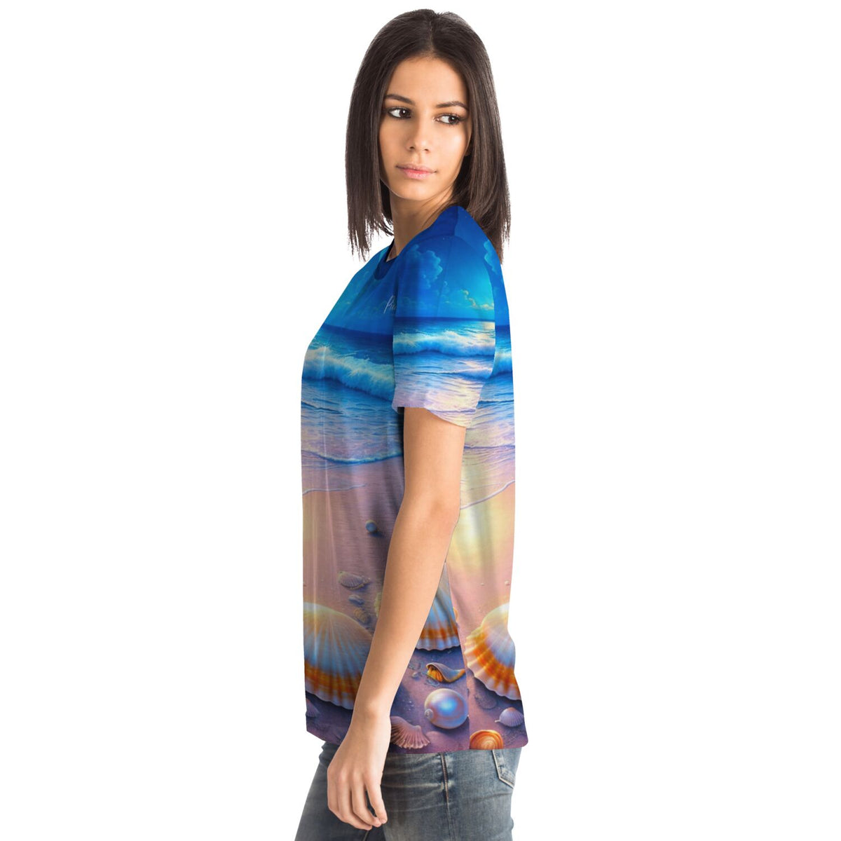 Frau trägt Dreamer T-Shirt mit Strand bei Nacht Motiv, ideal für Fans von Malen nach Zahlen und Diamond Painting Kunst.