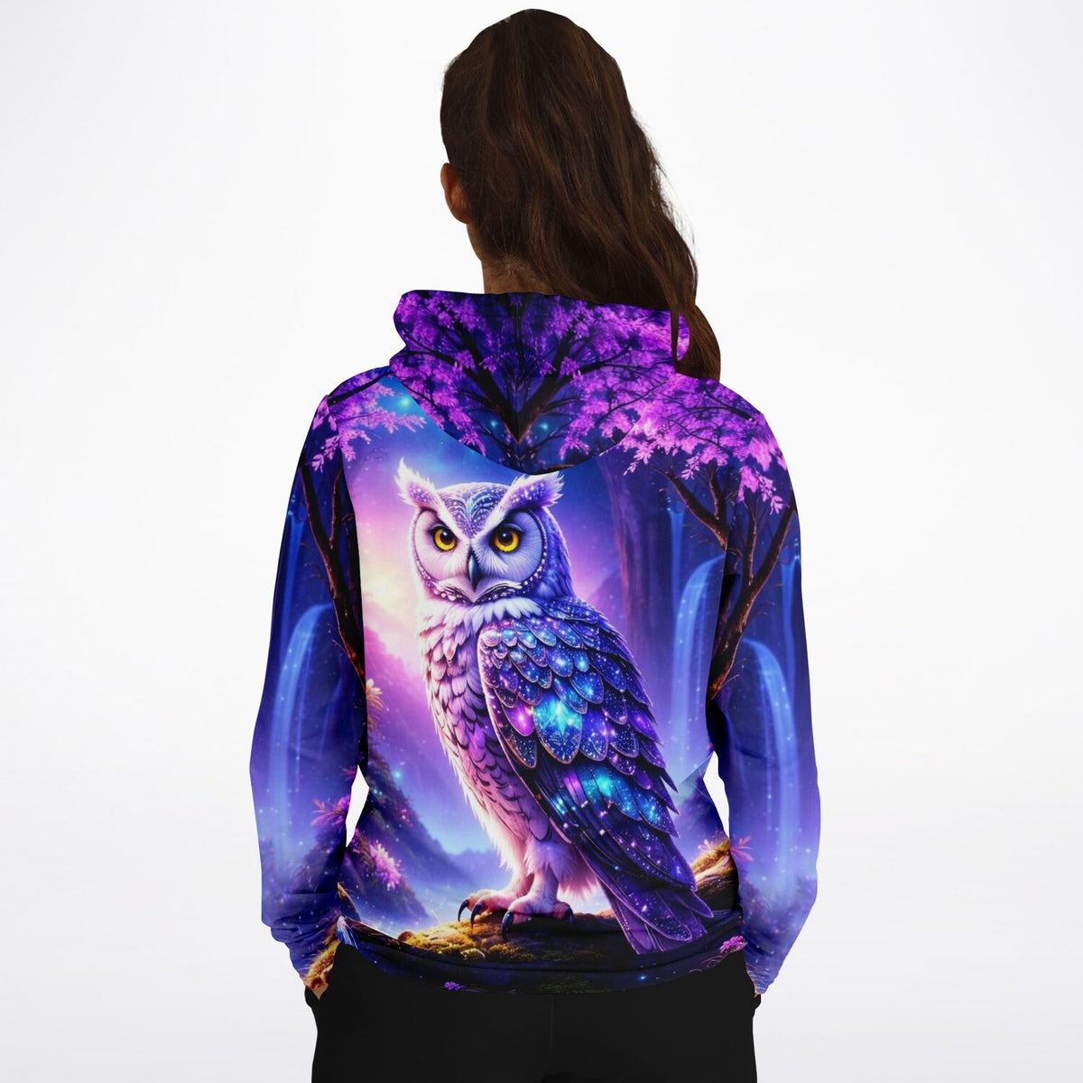 Dreamer Hoodie Hüterin der Dämmerung mit Motiv einer Eule in Fantasy-Landschaft, perfekt für Fans von Diamond Painting.