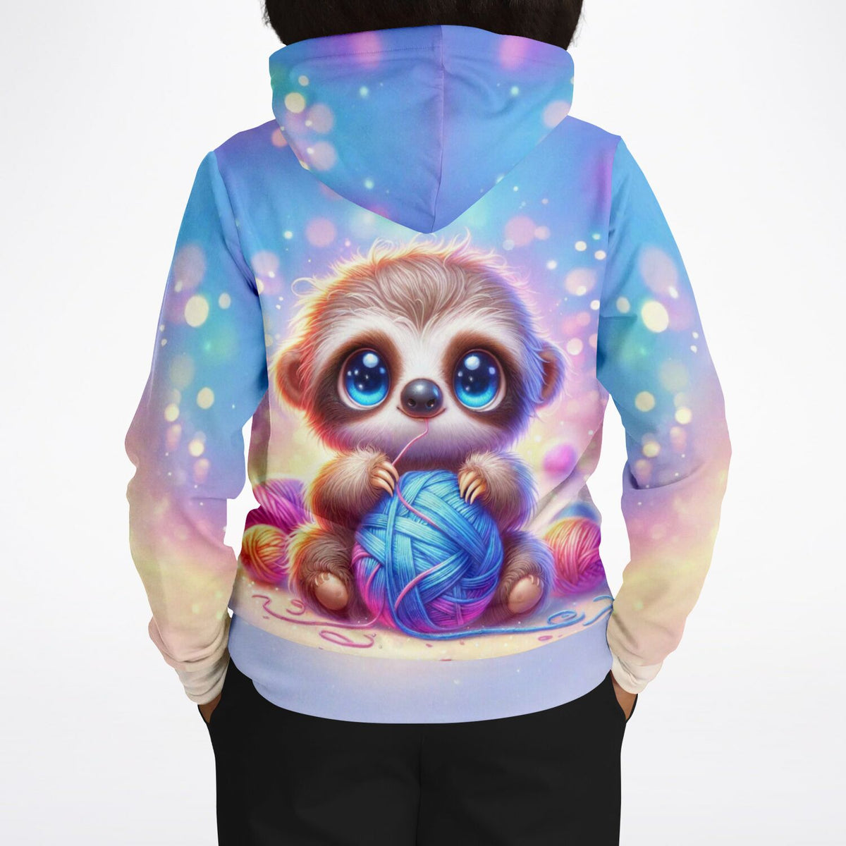 Dreamer Hoodie mit süßem Faultier-Motiv beim Spielen mit blauem Wollknäuel, ideal für Fans von Malen nach Zahlen Designs