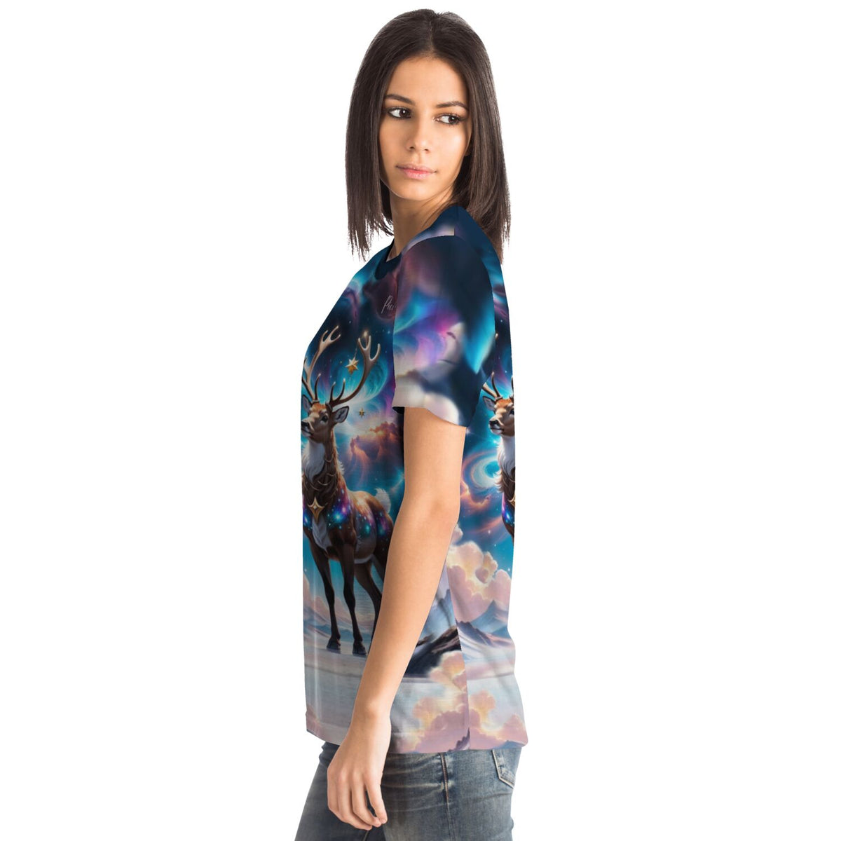 Frau trägt Dreamer T-Shirt mit Rentier im Abendzauber Motiv, ideal für Fans von Diamond Painting und Malen nach Zahlen Designs