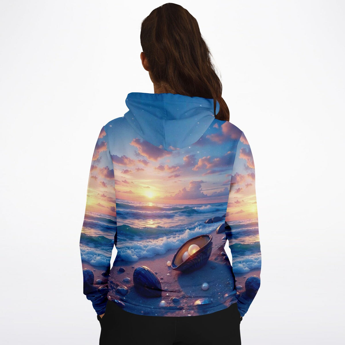 Dreamer Hoodie Strandliebe mit malerischem Sonnenuntergang am Meer, Muscheln und Perlen im All-Over-Print Design