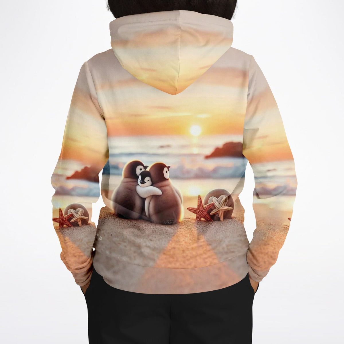 Dreamer Hoodie mit glücklicher Pinguin-Familie am Strand bei Sonnenuntergang, All-Over-Print Design für Kunst-Fans