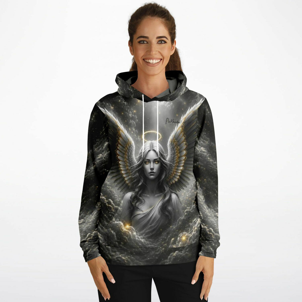 Frau im Dreamer Hoodie mit Golden Angel Motiv, inspiriert von faszinierenden Diamond Painting und Malen nach Zahlen Kunst