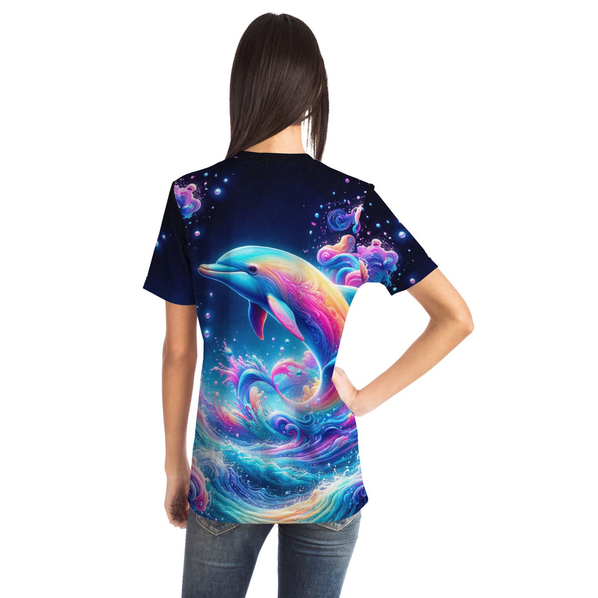 T-Shirt mit buntem Delfin-Motiv im Farbenmeer, ideal als Inspiration für Diamond Painting oder Malen nach Zahlen