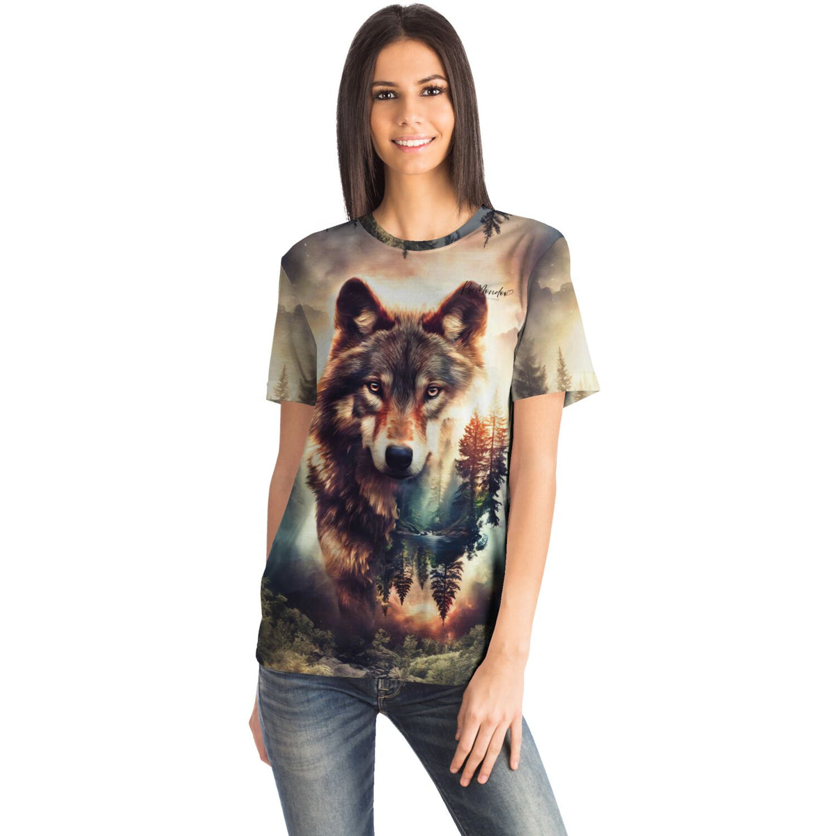 Frau trägt Dreamer T-Shirt mit Wolf-Motiv und Wald-Landschaft, inspiriert von Diamond Painting und Malen nach Zahlen Kunst.