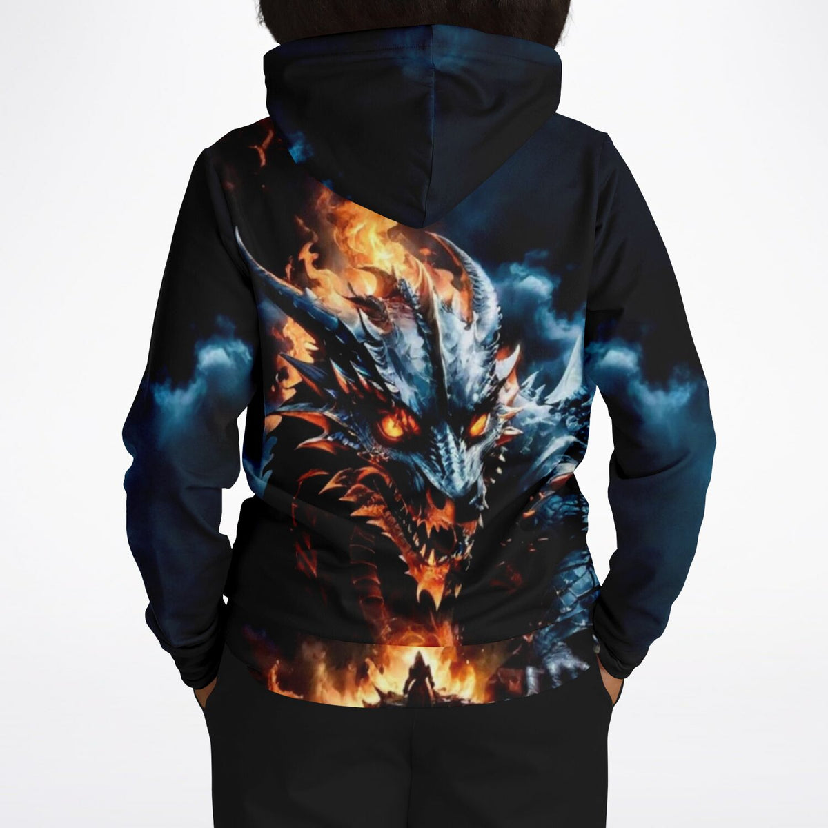 Schwarzer All-Over-Print Hoodie mit bedrohlichem Drachenmotiv, feurigen Akzenten und leuchtenden Augen für Fans von Fantasy.