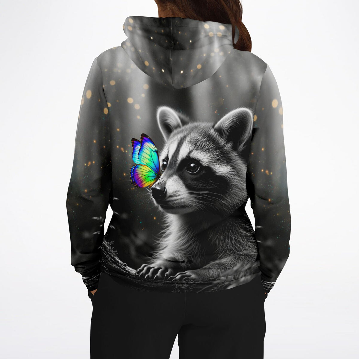 Hoodie mit Waschbär und buntem Schmetterling im Stil von Diamond Painting Motiven auf dunklem Hintergrund