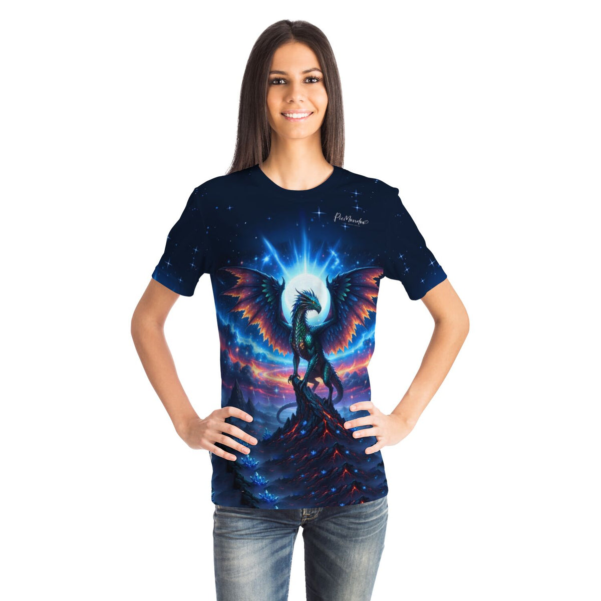 Frau trägt ein T-Shirt mit farbenfrohem Drachen-Motiv, inspiriert von Diamond Painting und Malen nach Zahlen Designs.