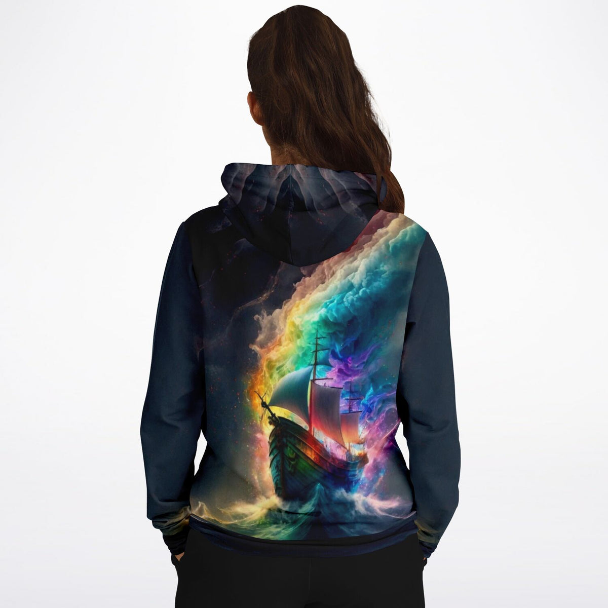 Dreamer Hoodie mit farbenfrohem Segelschiff-Motiv, das stilistisch an ein Diamond Painting oder Malen nach Zahlen erinnert.