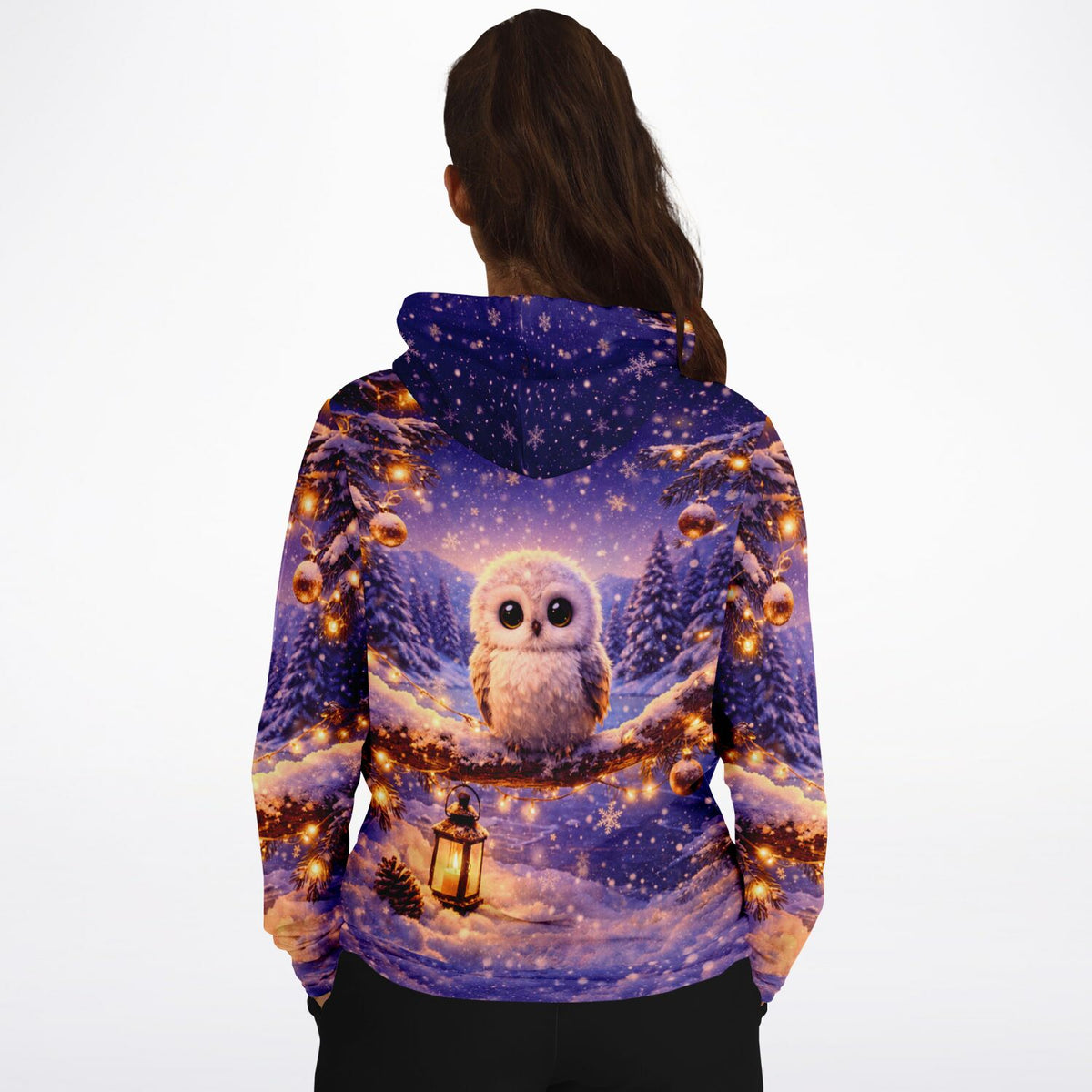 Dreamer Hoodie mit Eulen-Motiv im Winterwald, perfekt passend zu unseren zauberhaften Diamond Painting Sets.
