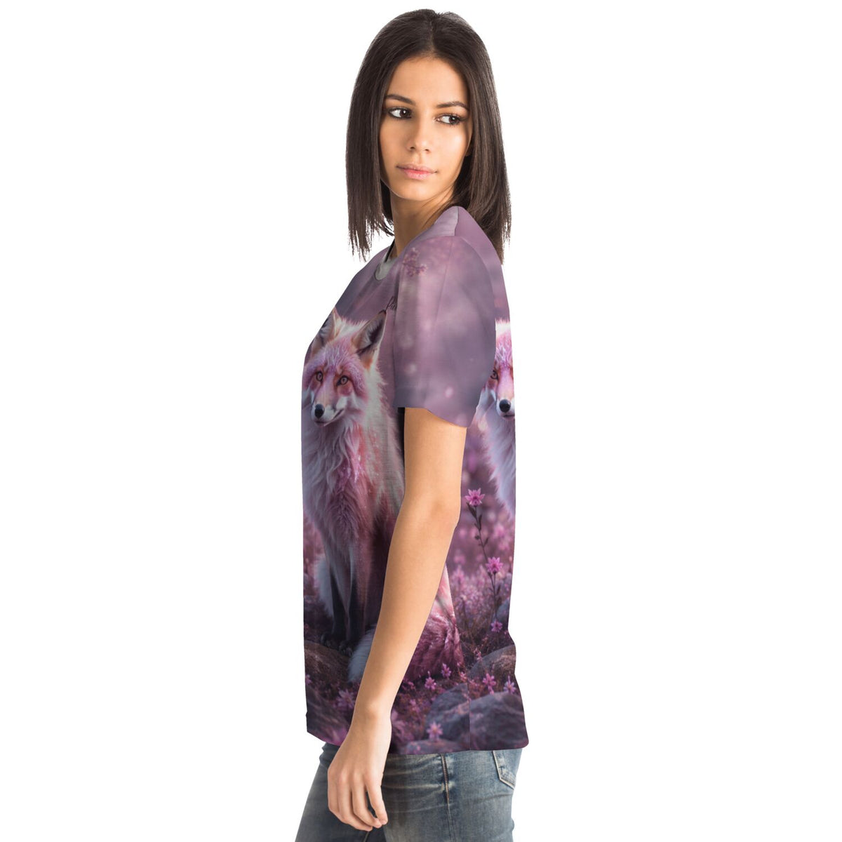 Frau trägt T-Shirt mit Fuchs-Motiv im Stil unserer beliebten Diamond Painting und Malen nach Zahlen Vorlagen.