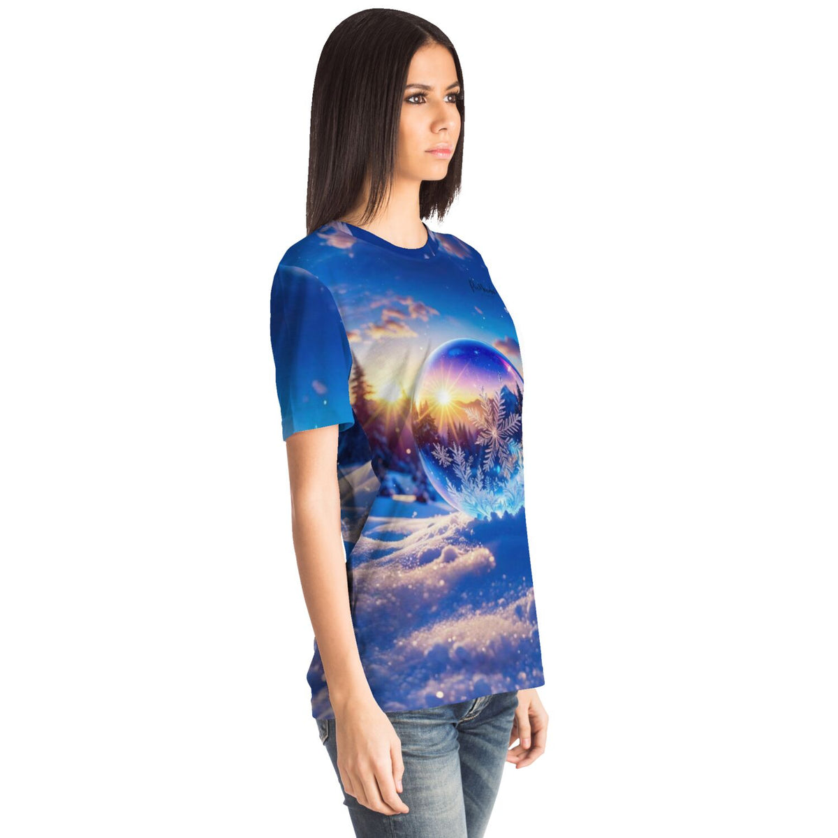 Frau trägt Dreamer T-Shirt mit Kristallwelt-Motiv, das stilistisch an Diamond Painting und Malen nach Zahlen Designs erinnert