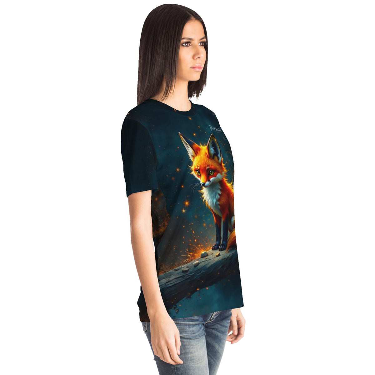 Frau trägt dunkelblaues Dreamer T-Shirt mit leuchtendem Fuchs-Motiv, inspiriert von Diamond Painting Kunstwerken