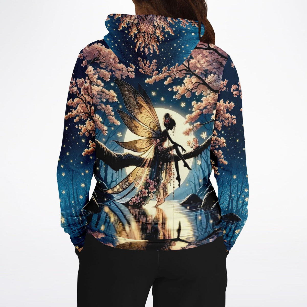 Dreamer Hoodie Mondscheinfee mit detailliertem Elfen-Motiv und nächtlicher Kirschblüten-Landschaft im AOP-Design