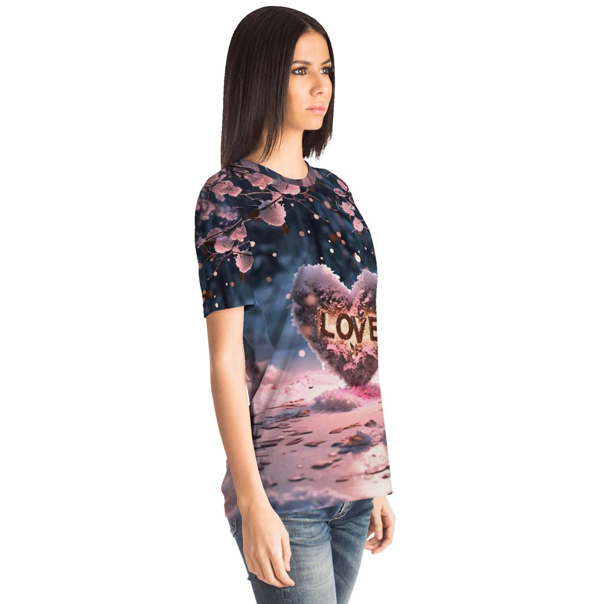 Frau trägt Dreamer T-Shirt mit romantischem Herz-Motiv, das stilistisch an Diamond Painting und Malen nach Zahlen erinnert.