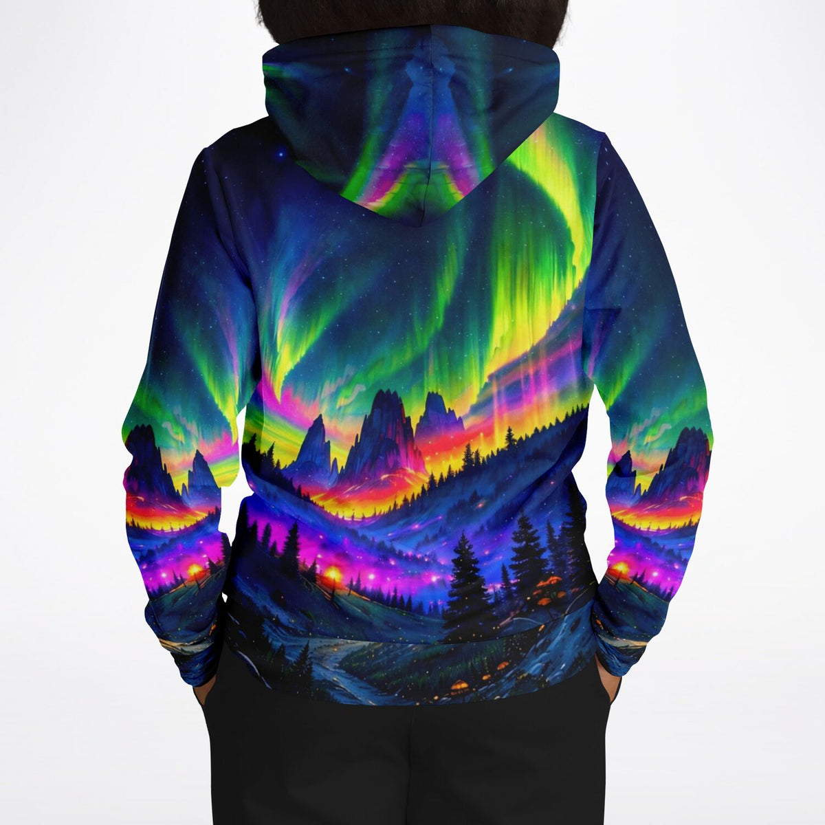 Dreamer Hoodie mit farbenprächtigem Nordlicht-Motiv über einer Berglandschaft, inspiriert von brillanter Kunst für Kreative.
