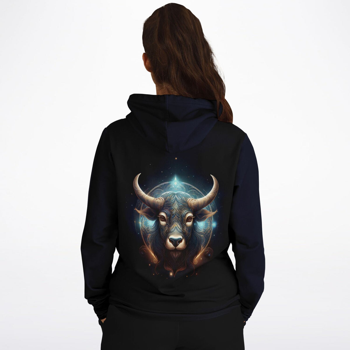 Schwarzer Dreamer Hoodie mit glühendem Sternzeichen Stier Motiv auf dem Rücken für Fans kreativer Kunstwerke