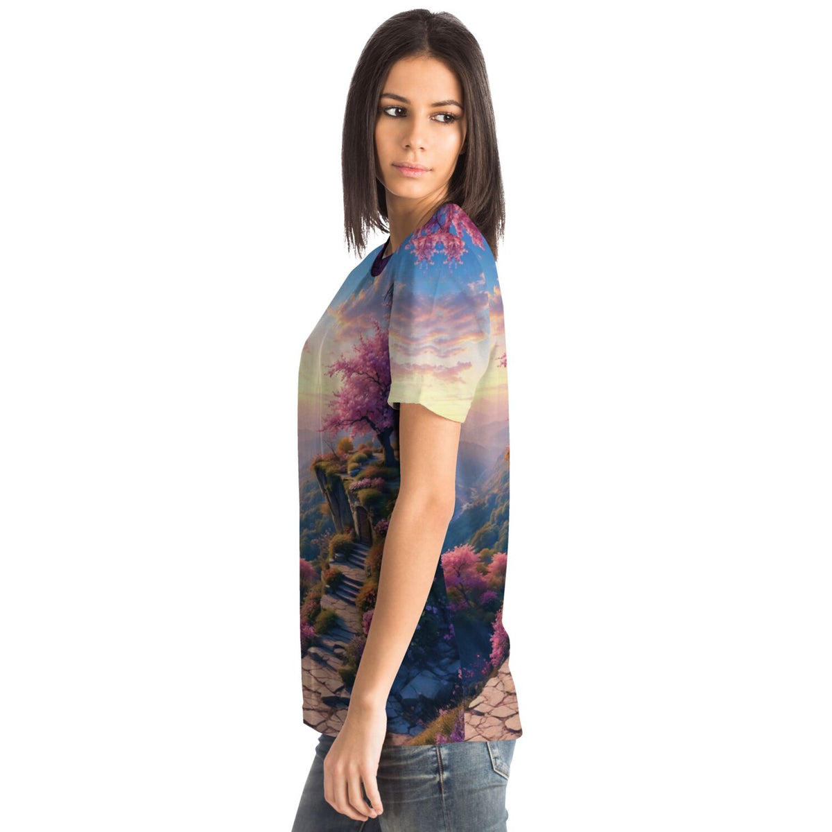 Frau trägt Dreamer T-Shirt mit idyllischem Motiv wie bei Malen nach Zahlen oder Diamond Painting mit rosa Kirschblüten