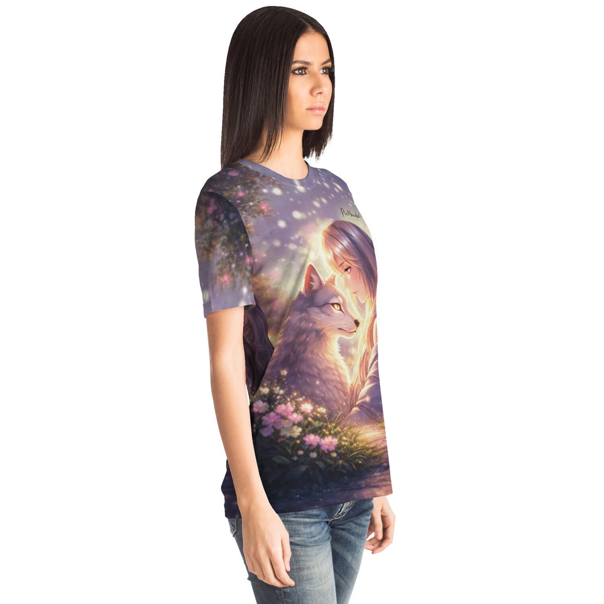 Frau trägt Dreamer T-Shirt mit Diamond Painting Motiv: Mädchen und Wolf im magischen Wald bei Nacht