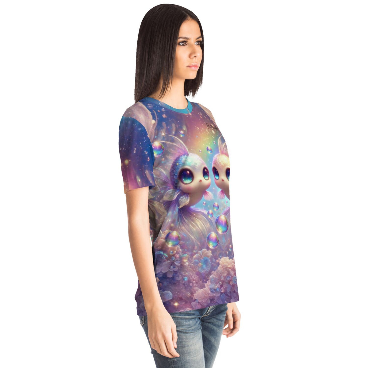 Frau trägt Dreamer T-Shirt mit magischem Glitzerwelt-Motiv im Stil unserer Diamond Painting und Malen nach Zahlen Sets
