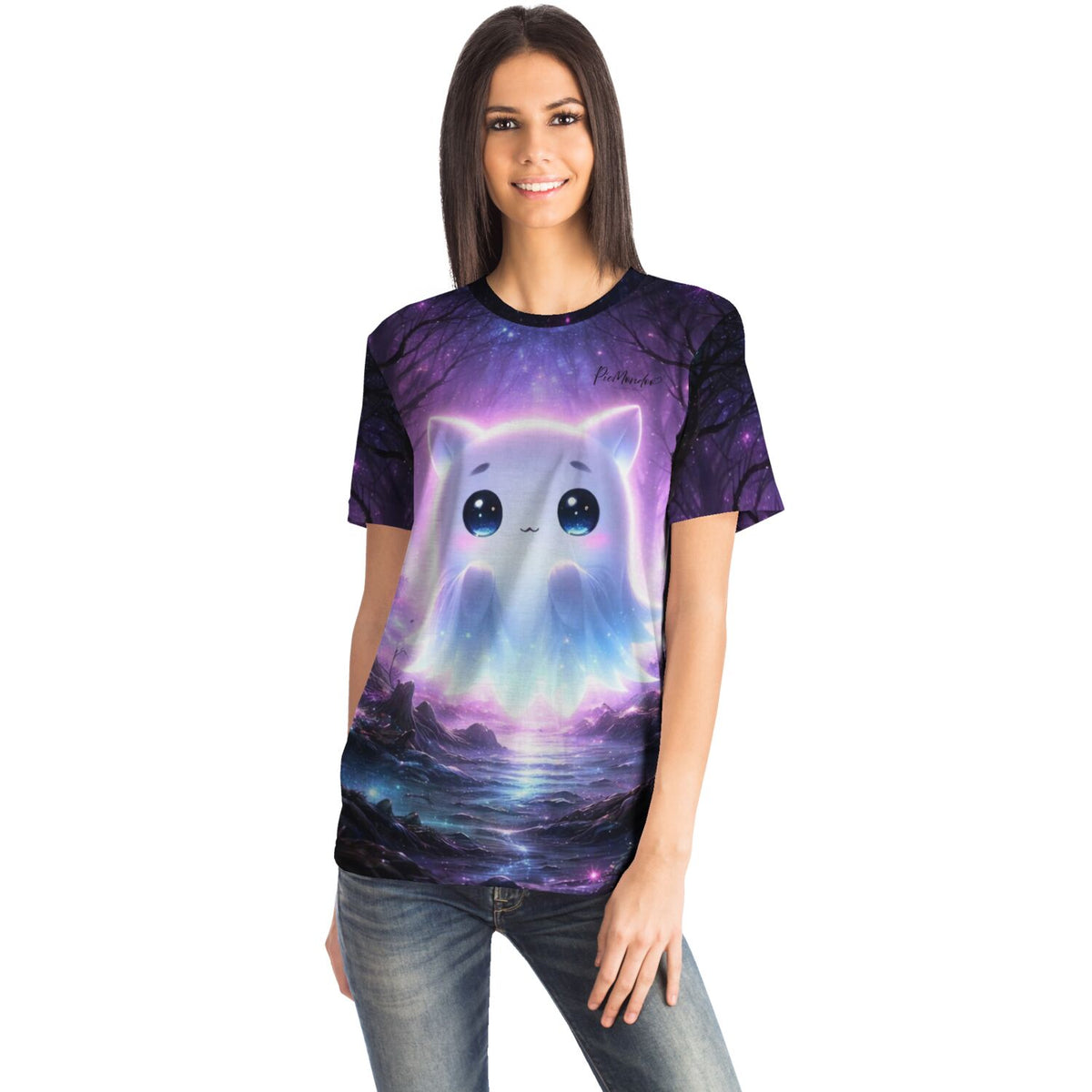 Frau trägt Dreamer T-Shirt mit leuchtendem Geist-Motiv, inspiriert durch Diamond Painting und Malen nach Zahlen Designs