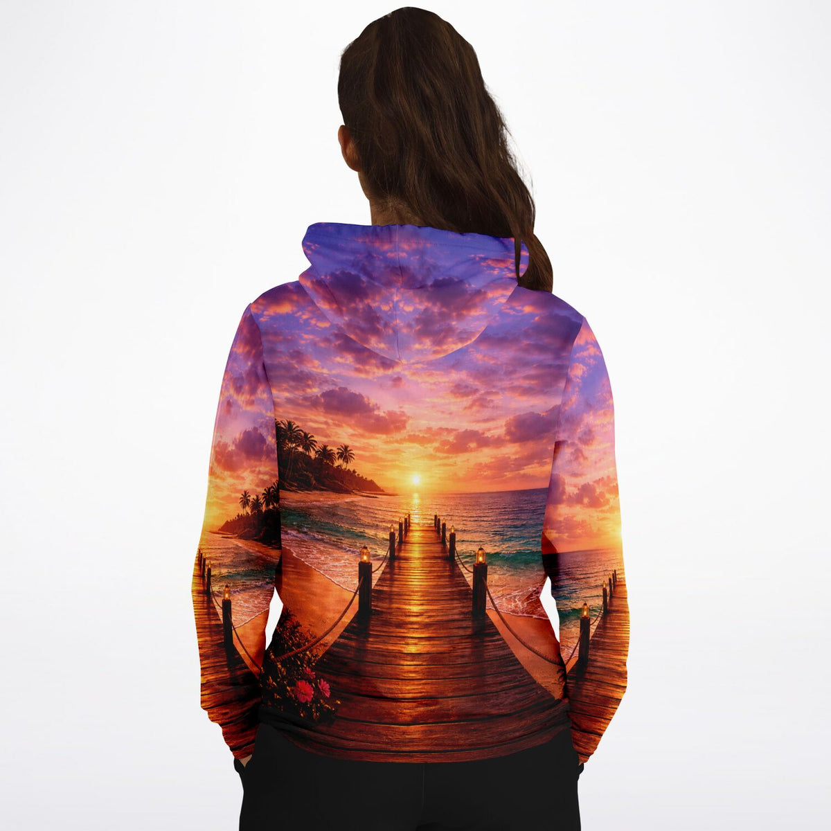 Dreamer Hoodie mit stimmungsvollem Sonnenuntergang am Steg, inspiriert durch beliebte Diamond Painting Motive.