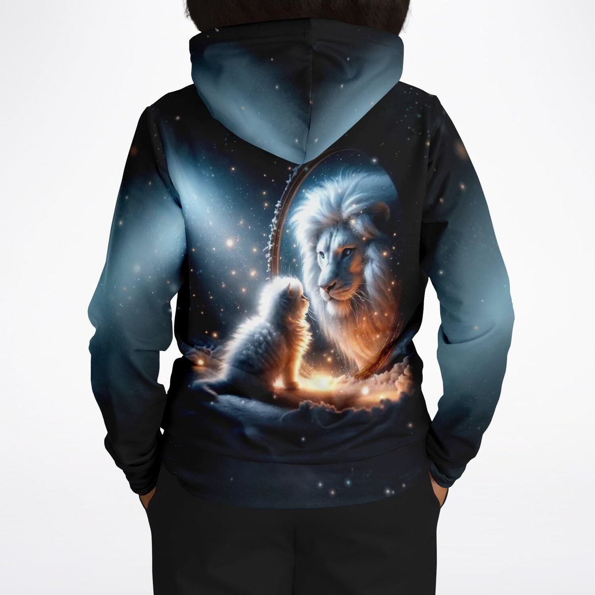 Schwarzer Hoodie mit Löwe und Katzenjunges Motiv, inspiriert von Diamond Painting Kunst und Malen nach Zahlen Designs.
