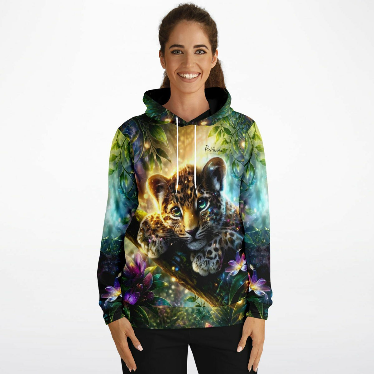 Frau trägt Dreamer Hoodie Sonnenfunke mit Leopard-Motiv – inspiriert von Diamond Painting und Malen nach Zahlen Kunst.