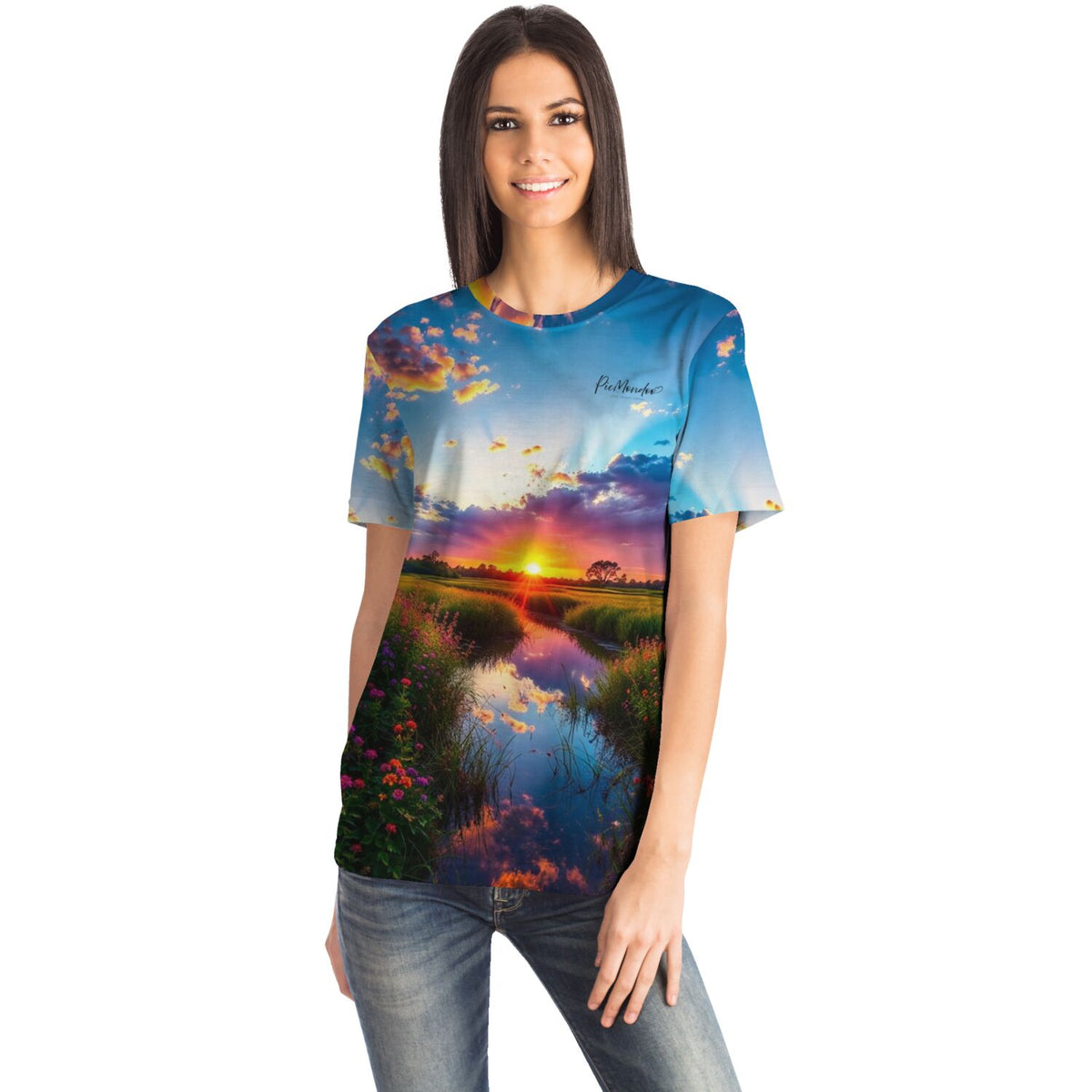 Frau trägt Dreamer T-Shirt mit Morgenrot-Motiv, das an Diamond Painting und Malen nach Zahlen Landschaften erinnert