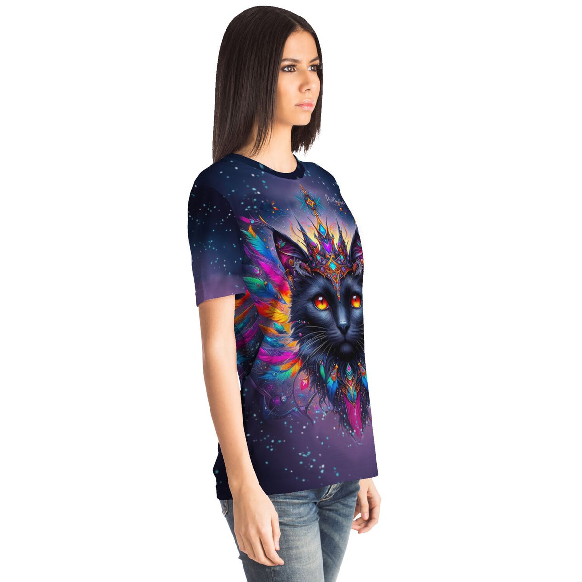 Frau trägt Mystic Colorsplash Cat T-Shirt, inspiriert von Diamond Painting Motiven mit leuchtenden Farben und Katzen-Design.