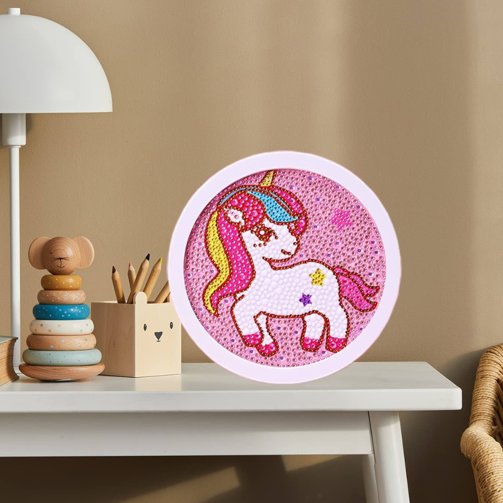 Rundes Diamond Painting für Kinder mit Einhorn-Motiv in Pink, inklusive weißem Rahmen als DIY-Bastelset