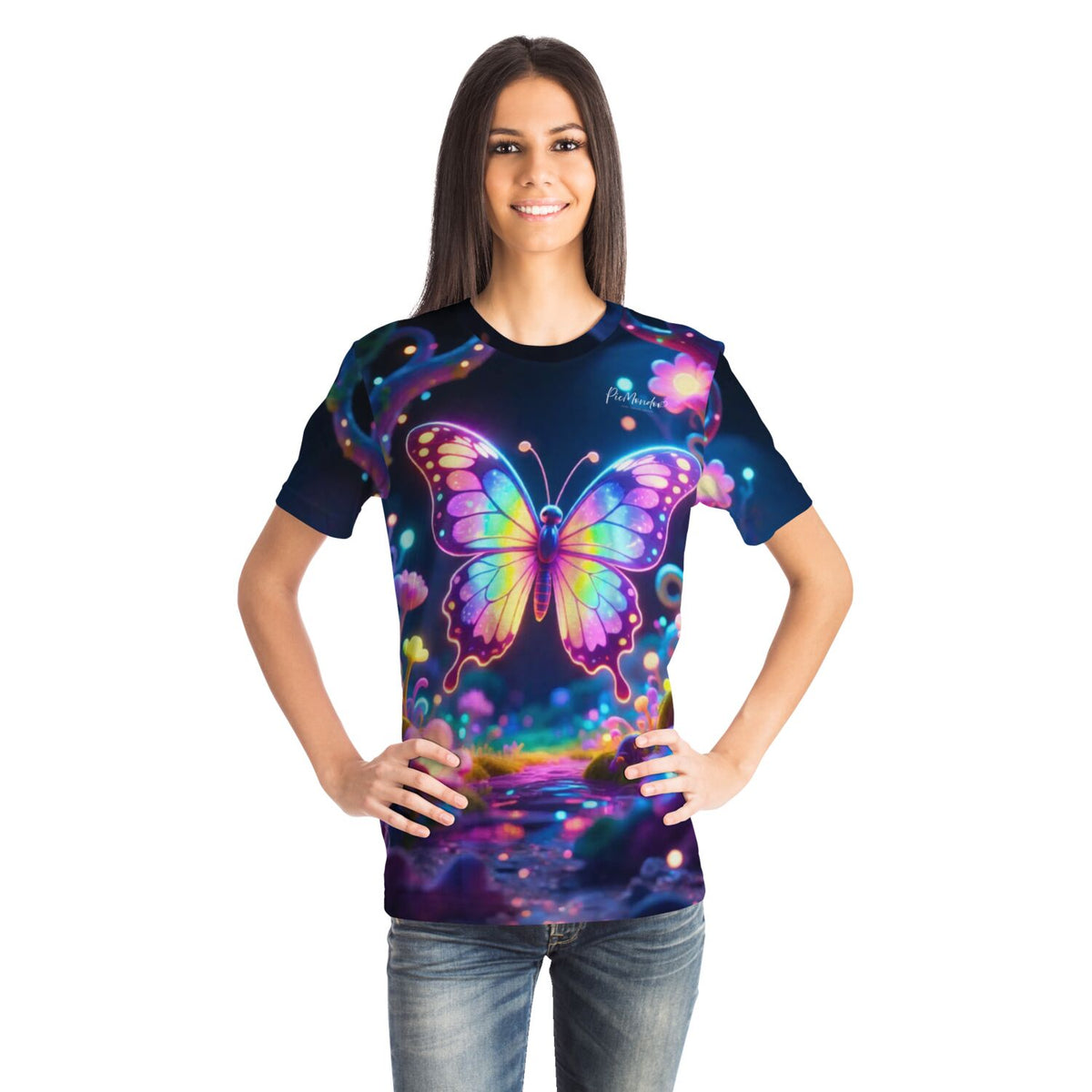 Frau trägt Dreamer T-Shirt mit buntem Schmetterling im Stil beliebter Diamond Painting und Malen nach Zahlen Motive