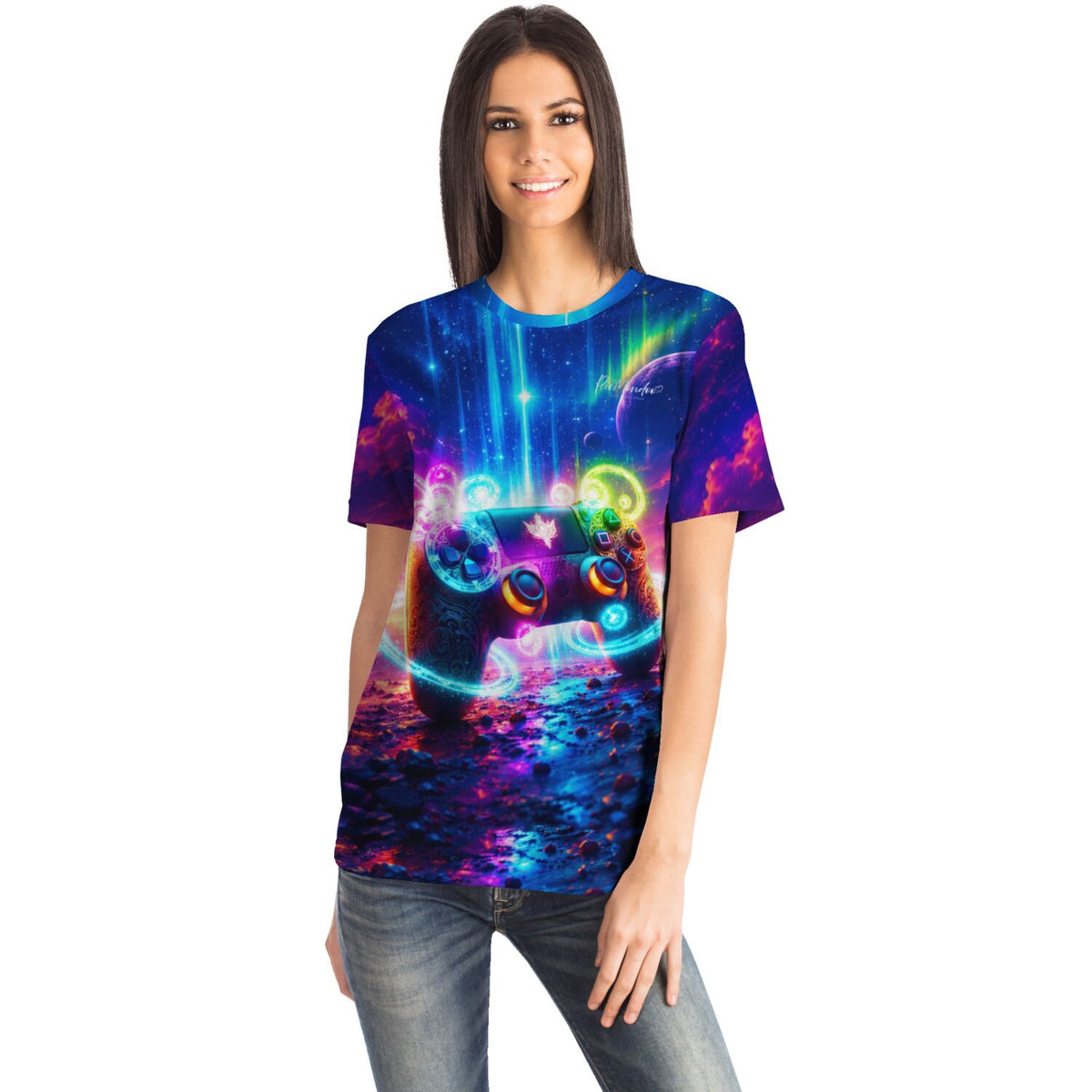 Frau trägt T-Shirt mit farbenfrohem Gaming-Controller im Weltraum-Design, inspiriert durch Diamond Painting Motive