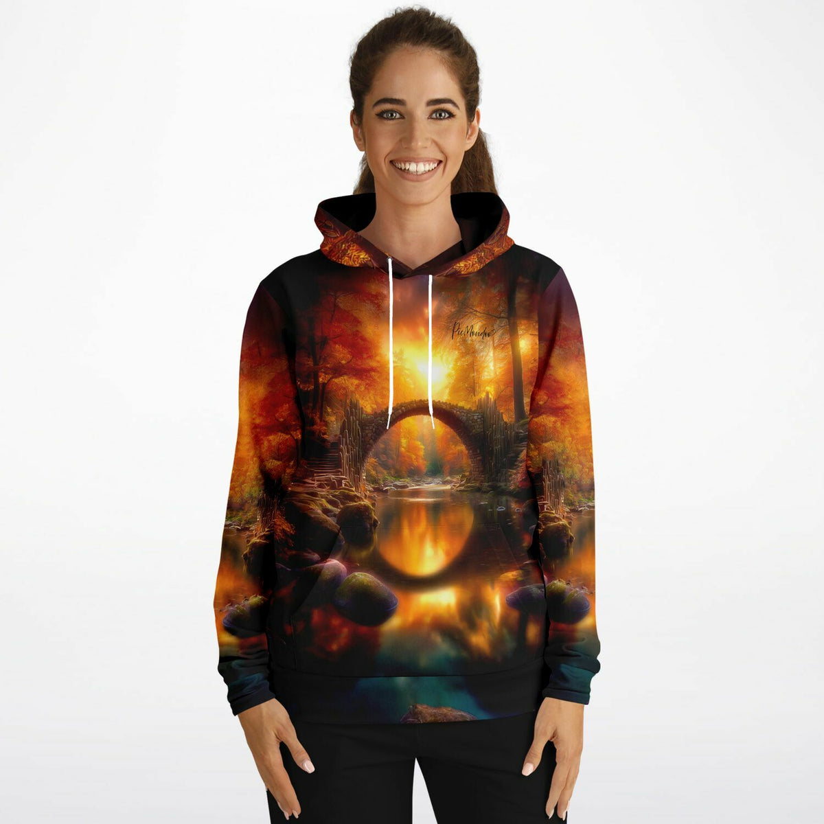 Dreamer Hoodie Brücke der ewigen Stunde mit herbstlichem Waldmotiv in leuchtenden Farben als modisches Statement