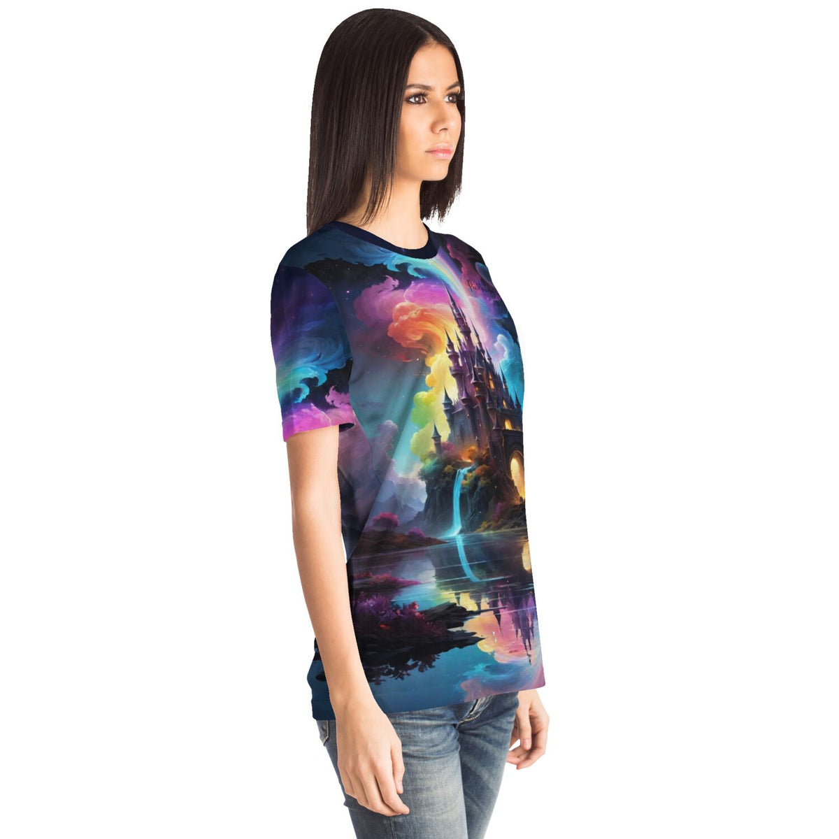 Frau trägt Dreamer T-Shirt mit buntem Zauberschloss Motiv im Stil von Diamond Painting und Malen nach Zahlen Designs.