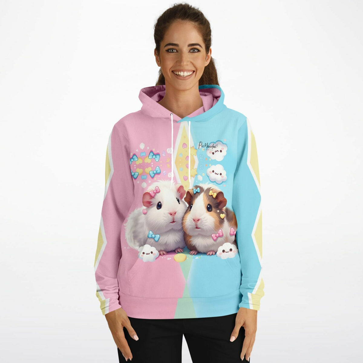 Frau trägt rosa-blauen Dreamer Hoodie mit süßem Meerschweinchen-Motiv Maggie und Moritz als Diamond Painting Design
