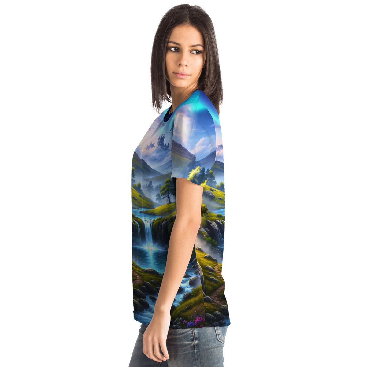 Frau trägt Dreamer T-Shirt mit Tal der Erinnerung Motiv – ideal für Fans von Malen nach Zahlen und Diamond Painting
