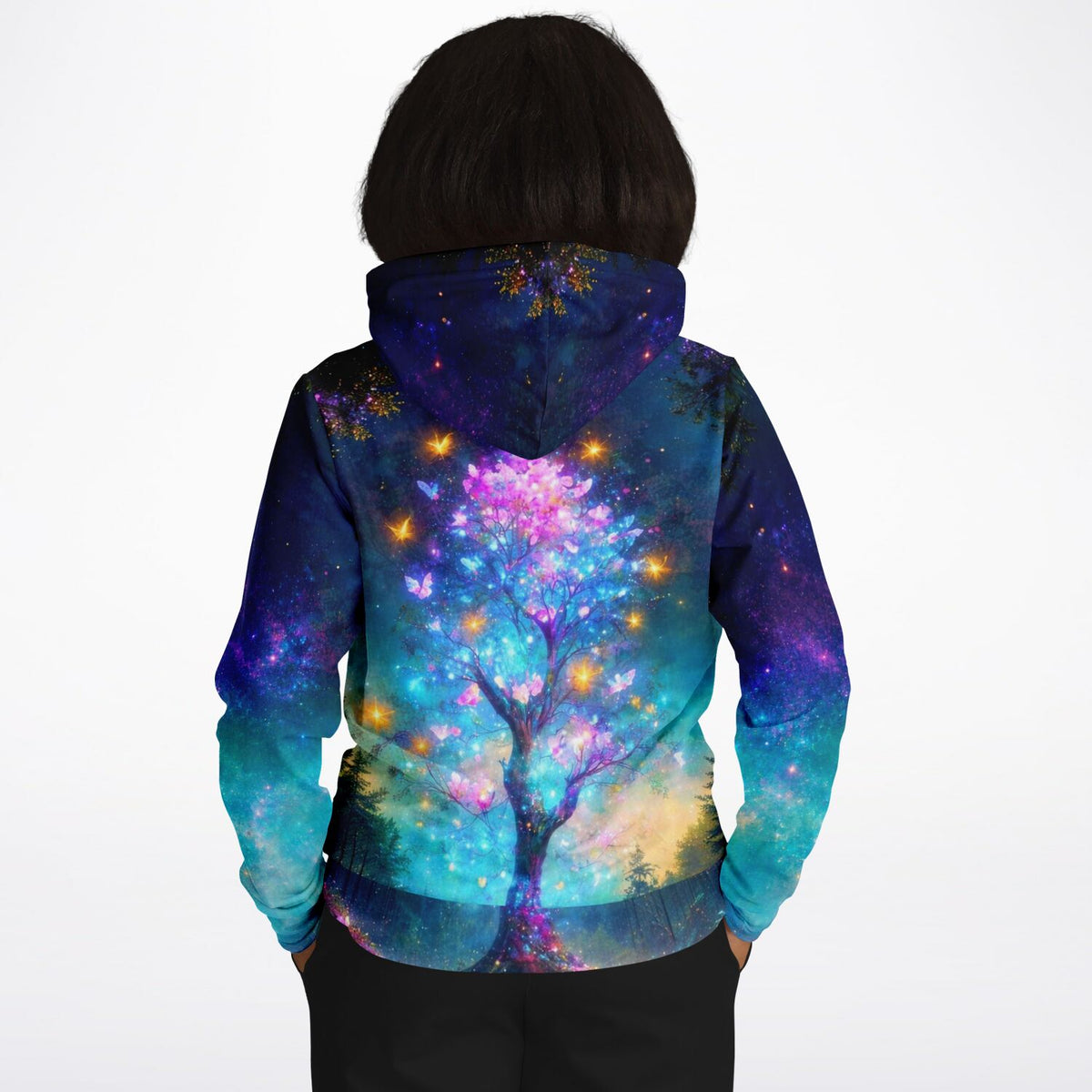 Dreamer Hoodie mit leuchtendem Schmetterlingsbaum Motiv im Diamond Painting Look vor galaktischem Sternenhintergrund