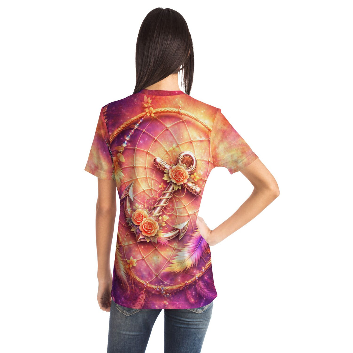 T-Shirt mit buntem Dreamer-Sommermotiv, maritimem Anker, Rosen und Federn in lebendigen Farben für kreative Köpfe.