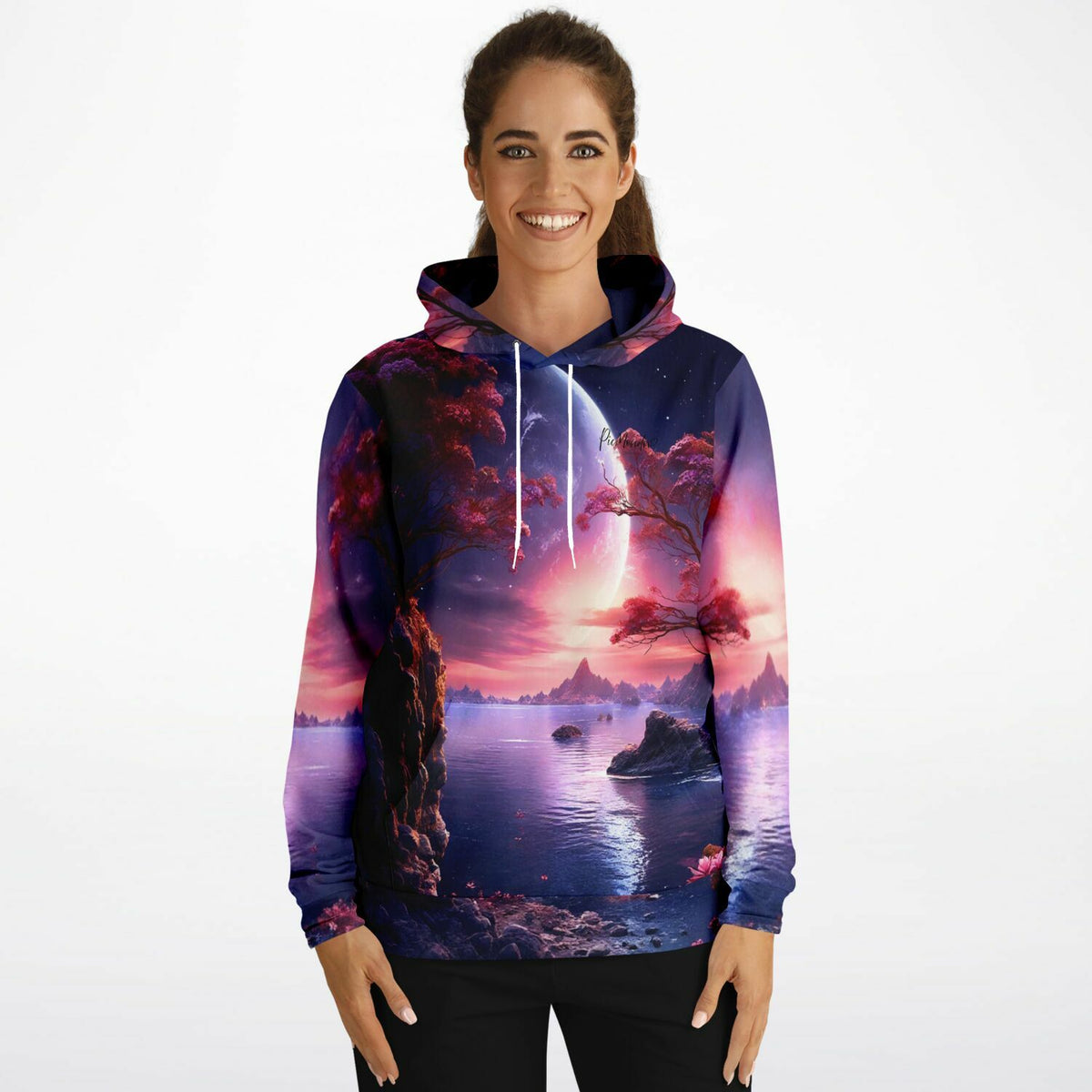 Frau trägt Dreamer Hoodie mit Lunara Motiv im magischen Fantasy-Stil, inspiriert von Diamond Painting und Kunstdesigns.