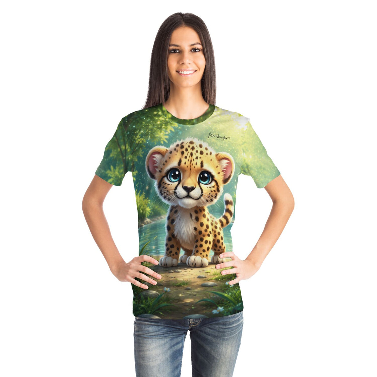 Frau trägt Design-T-Shirt mit süßem Geparden-Motiv im Stil von Diamond Painting und Malen nach Zahlen