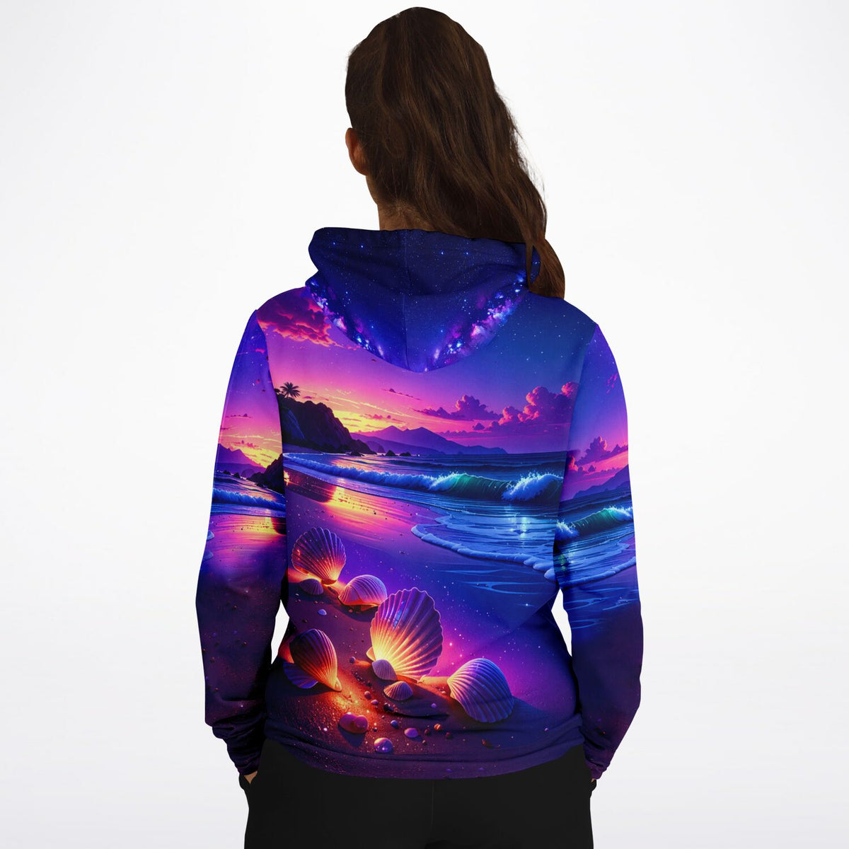 Dreamer Hoodie mit leuchtenden Wunschmuscheln am nächtlichen Strand – perfekt als Motiv für Diamond Painting Fans