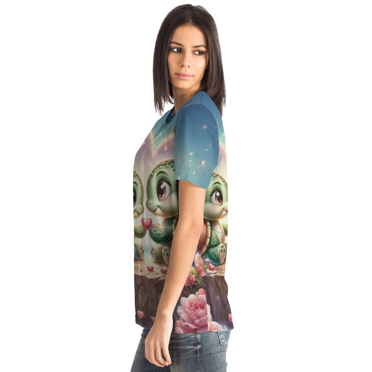 Frau trägt Dreamer T-Shirt mit liebevollen Schildkröten-Motiv, inspiriert durch Diamond Painting und Malen nach Zahlen