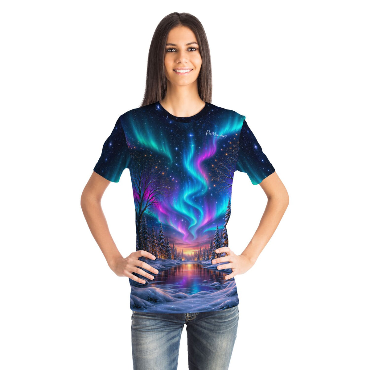 Frau trägt Dreamer T-Shirt mit Polarlichter-Motiv, das den magischen Stil unserer Diamond Painting und Malen nach Zahlen Sets hat.