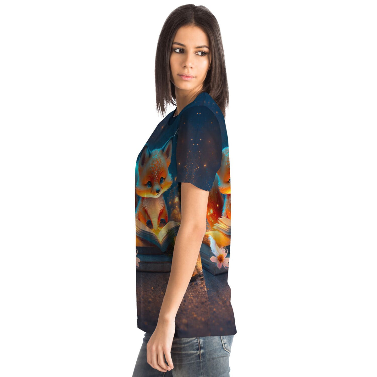 Frau trägt Dreamer T-Shirt mit niedlichem Fuchsmotiv, ähnlich wie bei Diamond Painting Kunstwerken für Erwachsene.