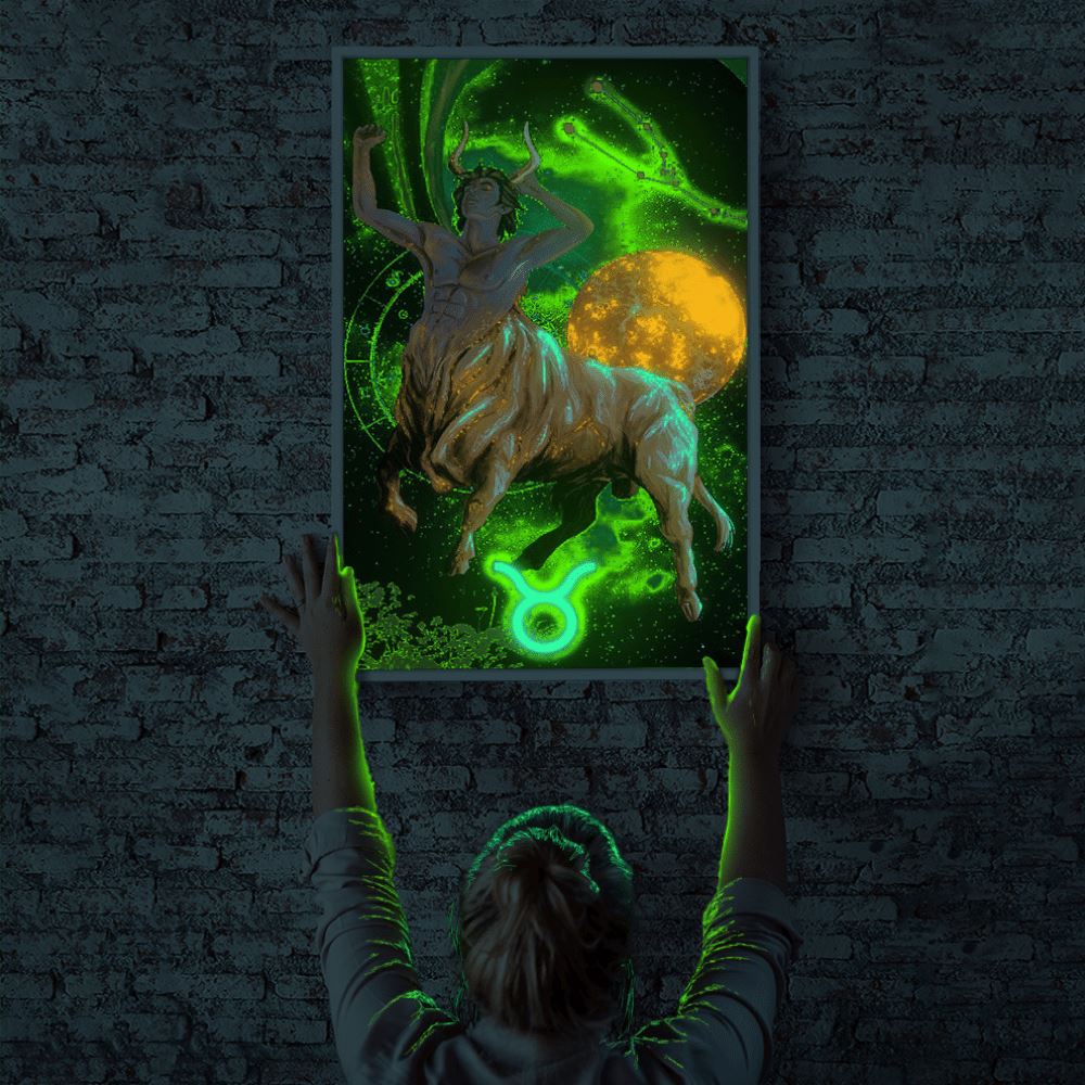 Diamond Painting Sternzeichen Stier als Leuchtbild mit grünen Leuchtsteinen an einer Ziegelwand